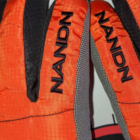 NANDON BOYS SKI GLOVES ORANGE & BLACK FAUX FUR LINED SMALL - Picture 2 of 5
